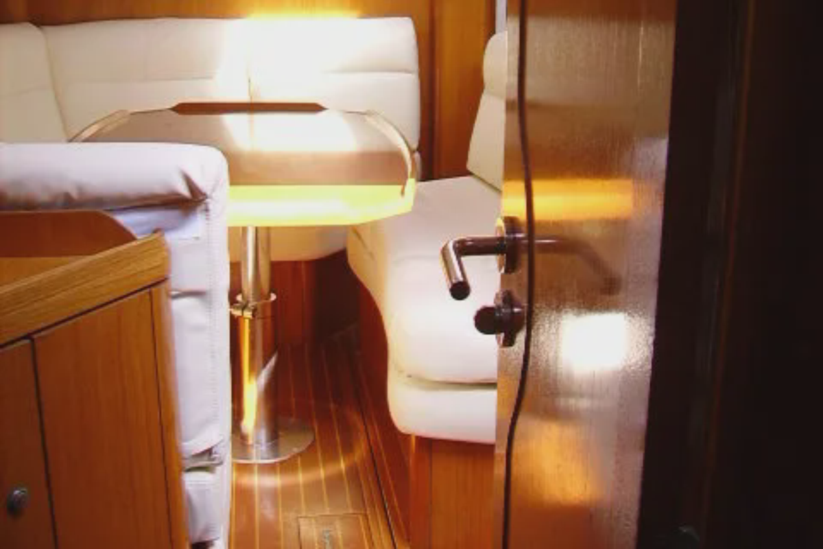 JeanneaU Sun Odyssey 47 - vignette 11