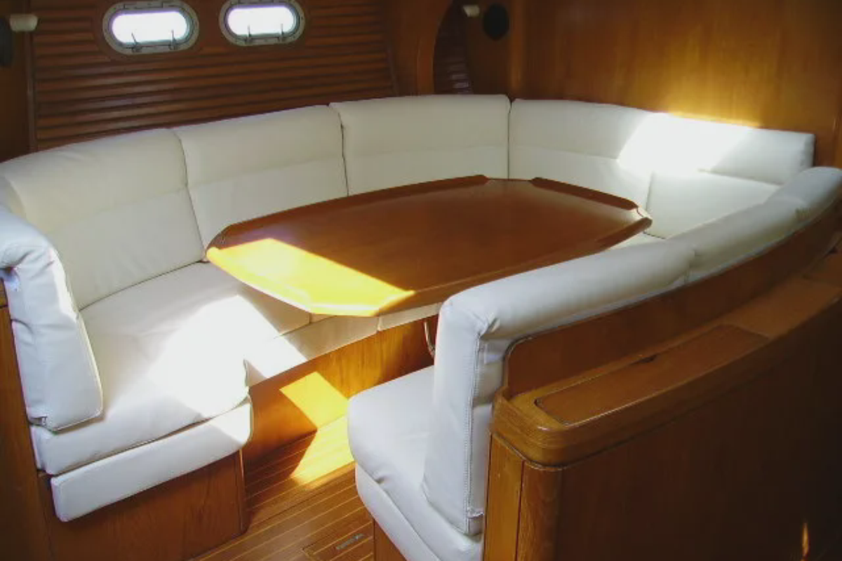JeanneaU Sun Odyssey 47 - vignette 16